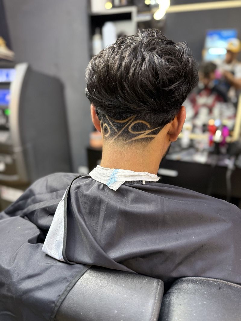 Textured crop with a carved design at the nape